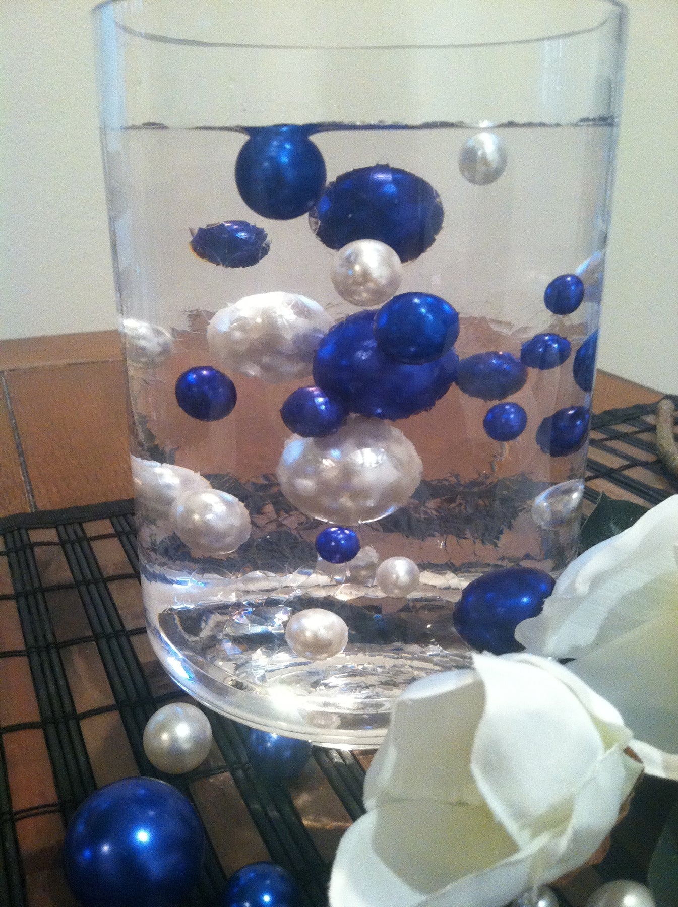 Floating Pearls Royal Blue (Navy) and Silver Pearls-180pc-Shiny-Jumbo  Sizes-Fills 4 Gallons for Your Vase Decorations-with Exclusive Transparent  Water